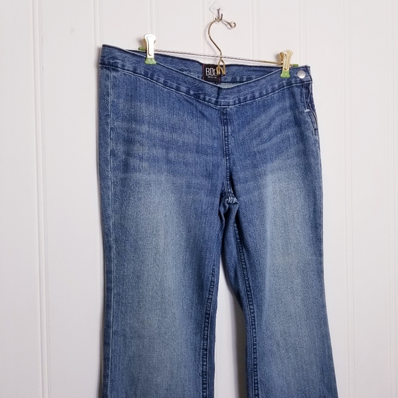 BDG Bella Flare Jeans, Urban Outfitters NWOT - Picture 3 of 10